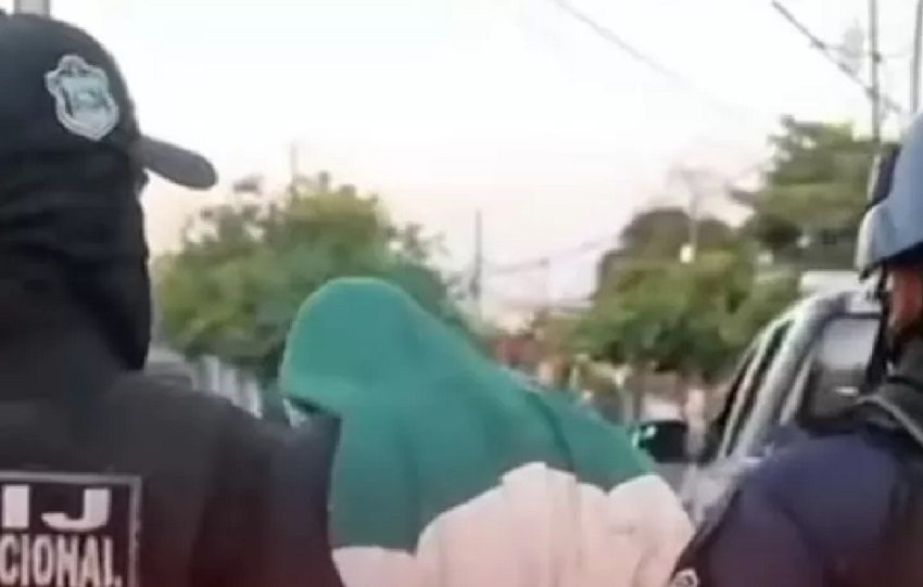 Las autoridades confirmaron además que el aprehendido tenía una medida cautelar de arresto domiciliario por casos relacionados con drogas