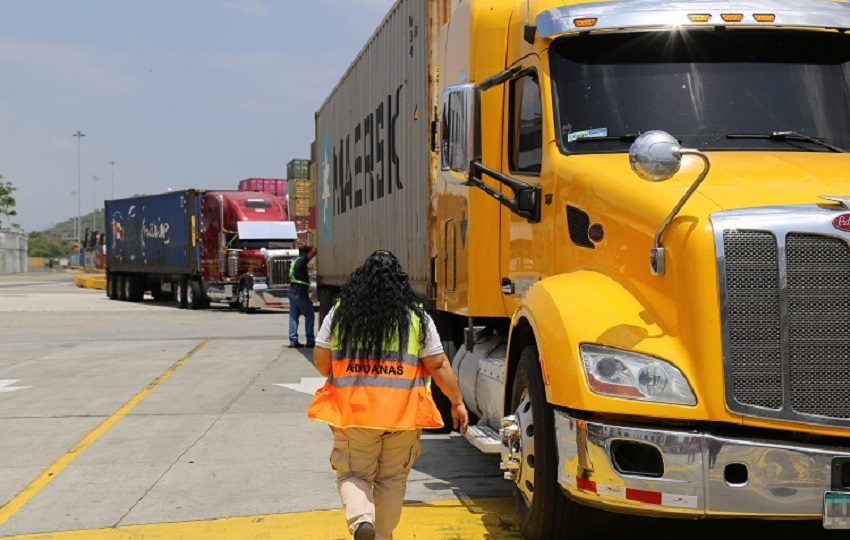 El incumplimiento de esta disposición dará lugar a la aplicación de medidas sancionatorias contempladas en la Ley N.° 30 de 8 de noviembre de 1984.