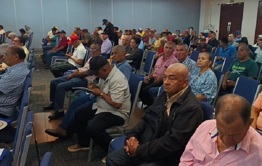 Los miembros precisaron que ya empieza a dejar sentir el peso de los efectos negativos de la guerra. Foto. Melquíades Vásquez