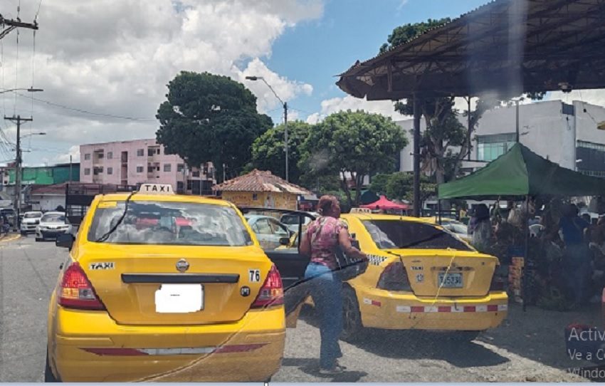 El grupo de dirigentes del transporte sugirió la instalación de cámaras de videovigilancia en aquellos puntos donde se ubican los transportes piratas. Foto. Eric Montenegro