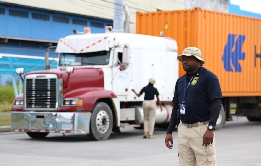 La Declaración de Reexportación es requerida cuando la mercancía extranjera bajo control aduanero sale del país sin someterse a despacho definitivo. Foto. Diómedes Sánchez