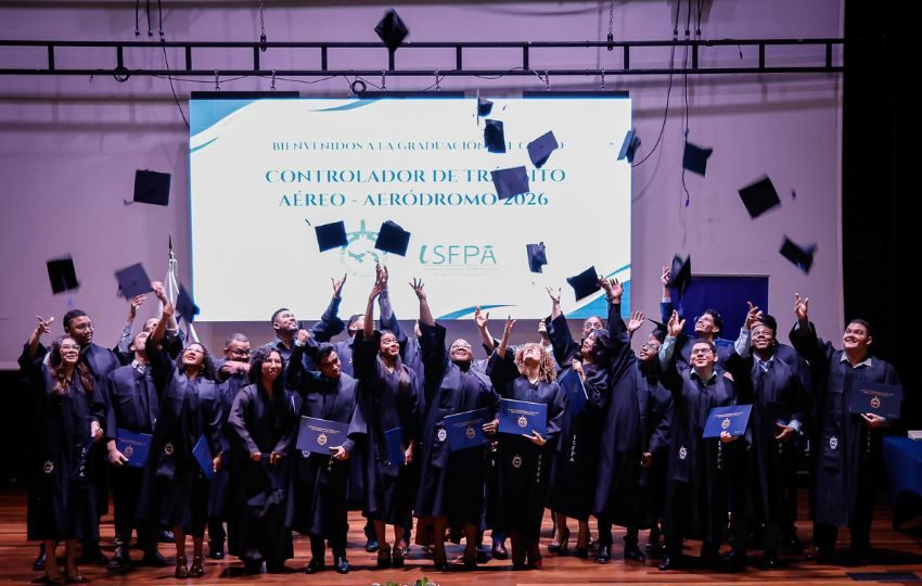 Hace más de una década que Aeronáutica Civil no graduaba una promoción de controladores aéreos. Cortesía AAC