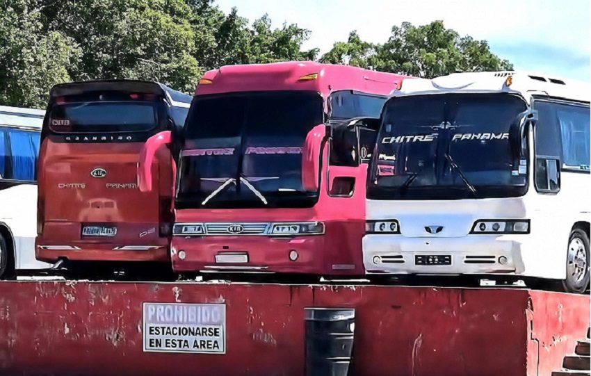 Muchos usuarios optan por posponer sus traslados ante las incomodidades que representan los retrasos prolongados. Foto. Thays Domínguez