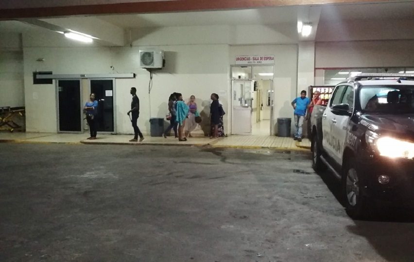 Una ronda policial ubicó cerca del cementerio municipal de Barrio Colón un vehículo que podría estar relacionado con este tiroteo.