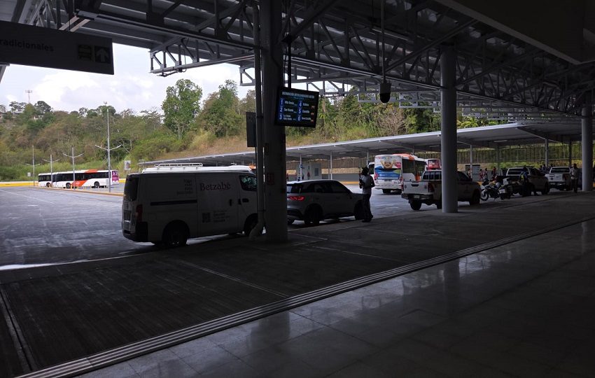 En el área hay seis espacios habilitados para las rutas que alimentan la estación desde distintos sectores de Panamá Norte. Foto: Cortesía 