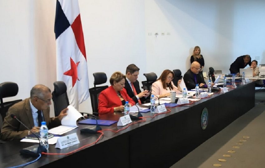 Las entrevistas se dan en la Comisión de Credenciales. Foto Asamblea Nacional