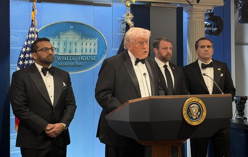 El presidente de los Estados Unidos, Donald Trump, habla en una rueda de prensa tras el ataque. Foto: EFE