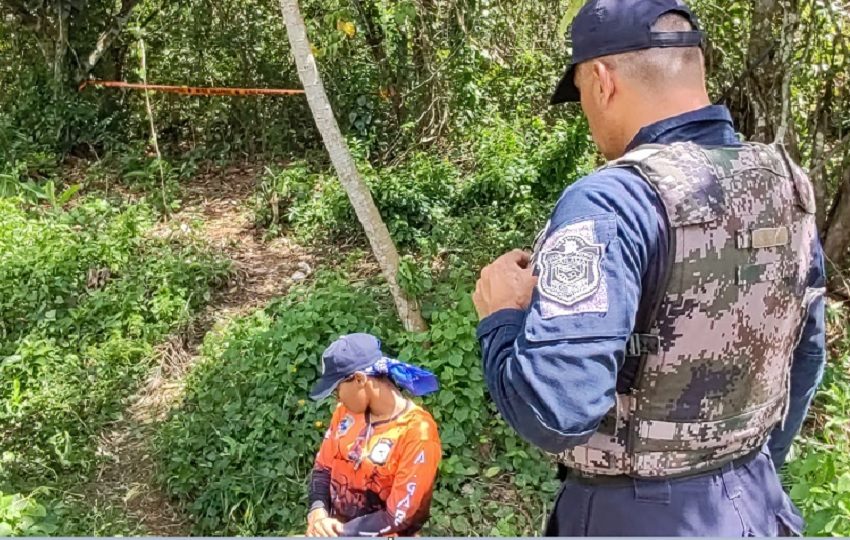 El rostro del hombre estaba cubierto por picaduras de abejas, confirmó Nieto.