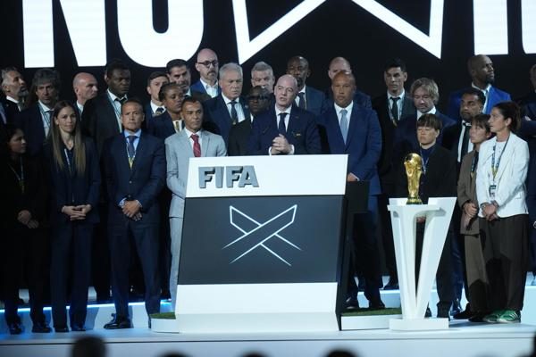 El presidente de la FIFA, Gianni Infantino (cent.) durante el 76.º Congreso de la FIFA 2026 en Vancouver. Foto: EFE
