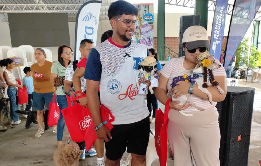 Durante la jornada, se premiaron perros de diferentes razas y edades, incluyendo categorías de disfraces y dinámicas recreativas. Foto. Thays Domínguez