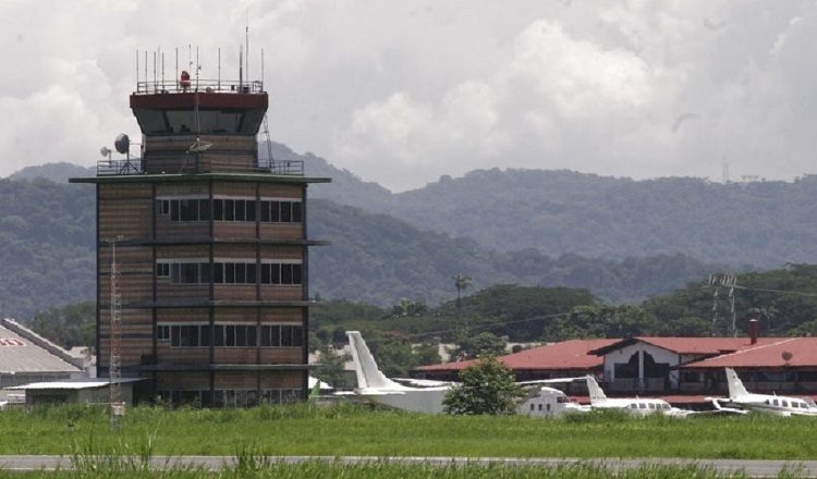 El aeropuerto representa la única vía de conexión directa entre la capital e islas y puntos distantes de la comarca Guna Yala. Archivo