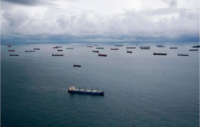 La OMI hizo un llamado para que los marinos no sean utilizados como rehenes en este tipo de conflictos y pidió a los operadores abstenerse de poner en riesgo su vida.  EFE