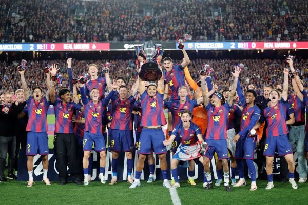 Jugadores del Barcelona celebran el título de LaLiga. Foto: EFE