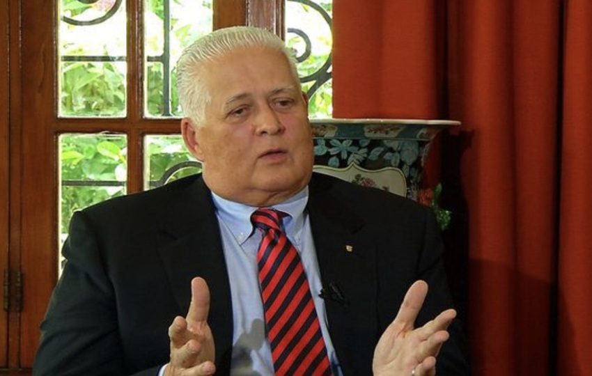 Ernesto Pérez Balladares expresó su malestar por el mal servicio.