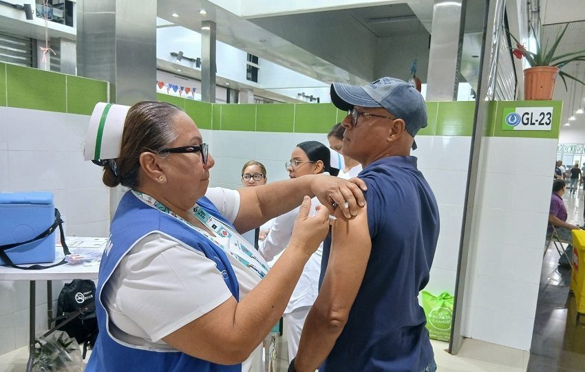 Las mujeres embarazadas también forman parte del plan de vacunación.