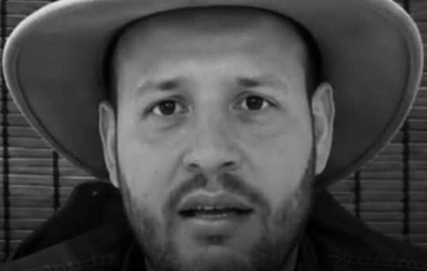 Devia fue asesinado el viernes por la noche. 