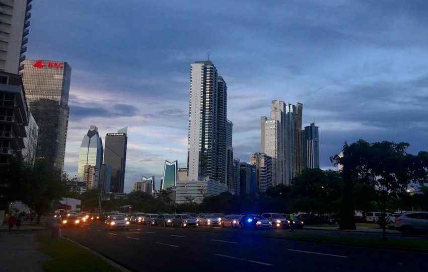 Panamá cuenta con una banca digitalizada. Foto: Pexels/ Aphotox