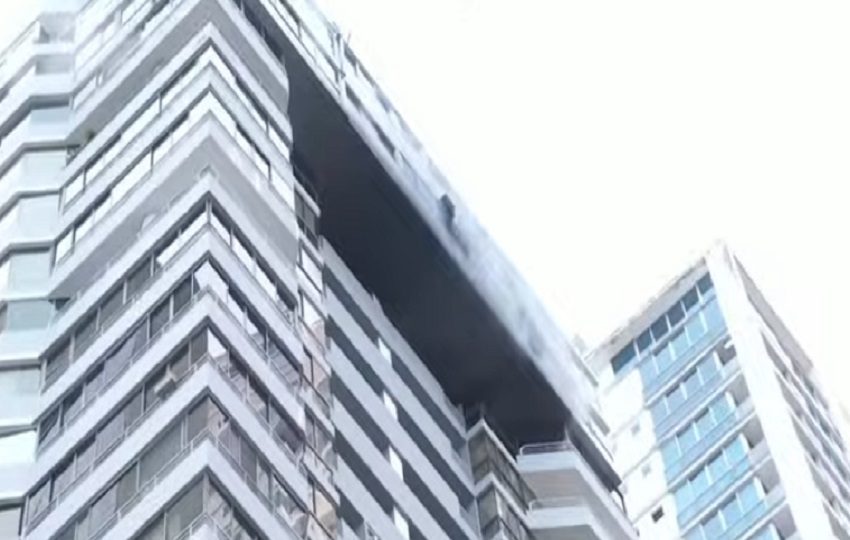 El personal de incendio se encuentra en el lugar.