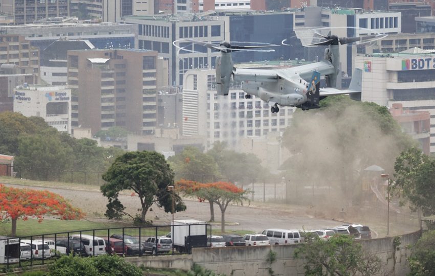 Un helicóptero Bell Boeing V-22 Osprey de Estados Unidos durante un simulacro este sábado, en Caracas (Venezuela). Foto: EFE