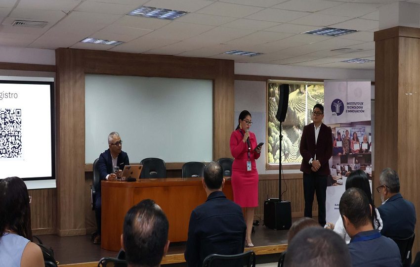 Representantes de la ASEP, AIG y LACNIC durante la jornada Impulso IPv6 Panamá, enfocada en fortalecer la infraestructura digital y la competitividad tecnológica del país.