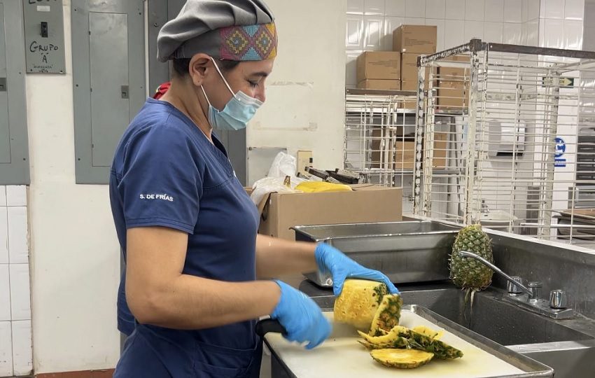 La CCS distribuye más de 11,000 raciones de comida diarias en hospitales. 