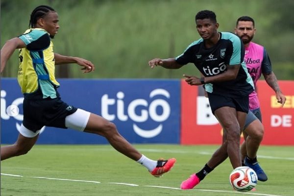 Edgardo Fariña (izq.) y Fidel Escobar en los entrenamientos con la selección. Foto: FPF