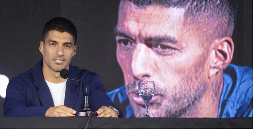 Suárez fue un referente del equipo charrúa que quedó en cuarto lugar en Sudáfrica 2010. Foto: EFE