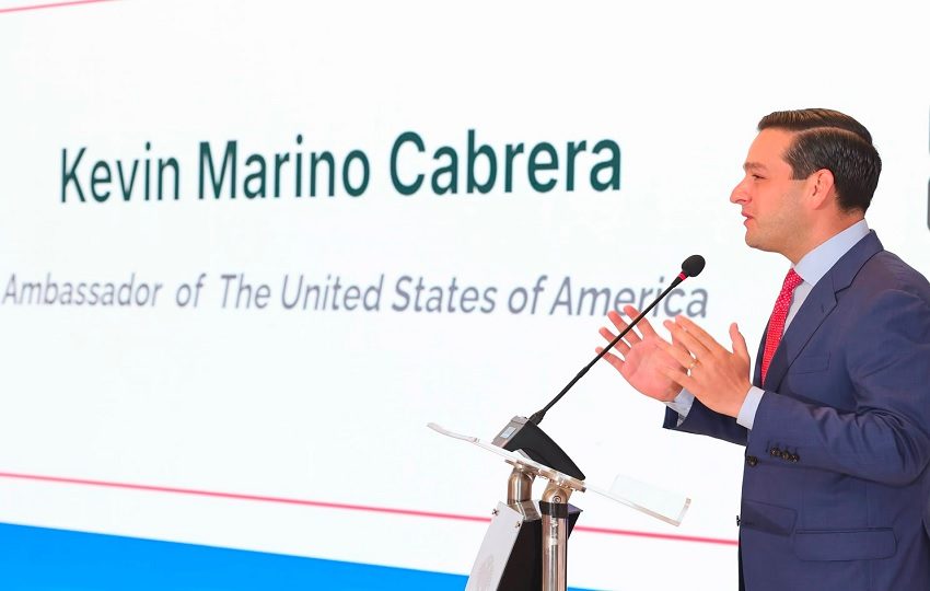 El embajdor Kevin Marino cabrera  respalda la jornada académica del Meduca.