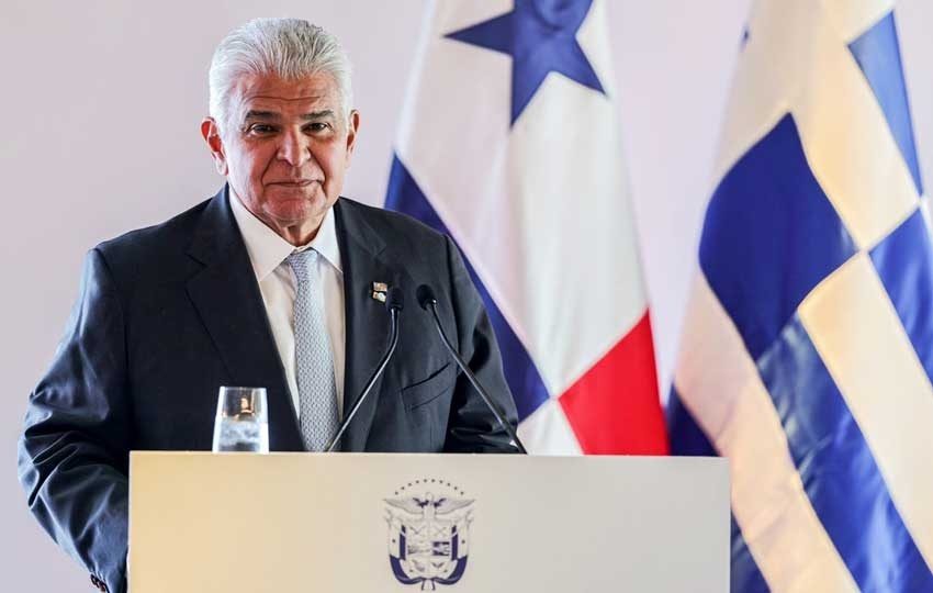 Unos 500 barcos de propietarios griegos utilizan la bandera panameña para su navegación y el comercio marítimo internacional.