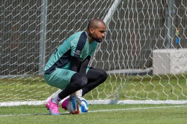 Luis Mejía entrena con el equipo panameño. Foto: FPF