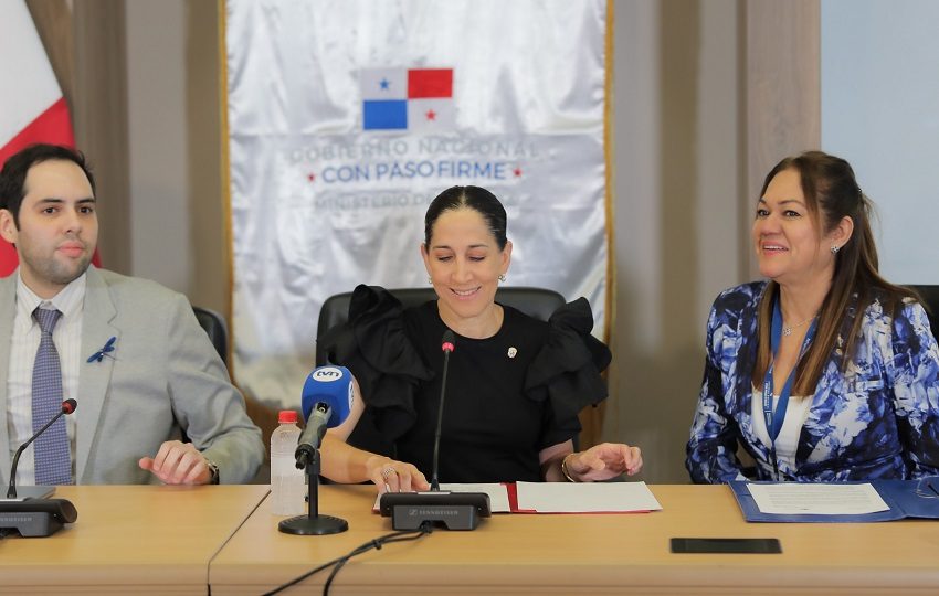El Ministerio de Cultura oficializó la transición institucional de la Biblioteca Nacional Ernesto J. Castillero R., garantizando la protección del patrimonio documental y la continuidad de sus servicios culturales.