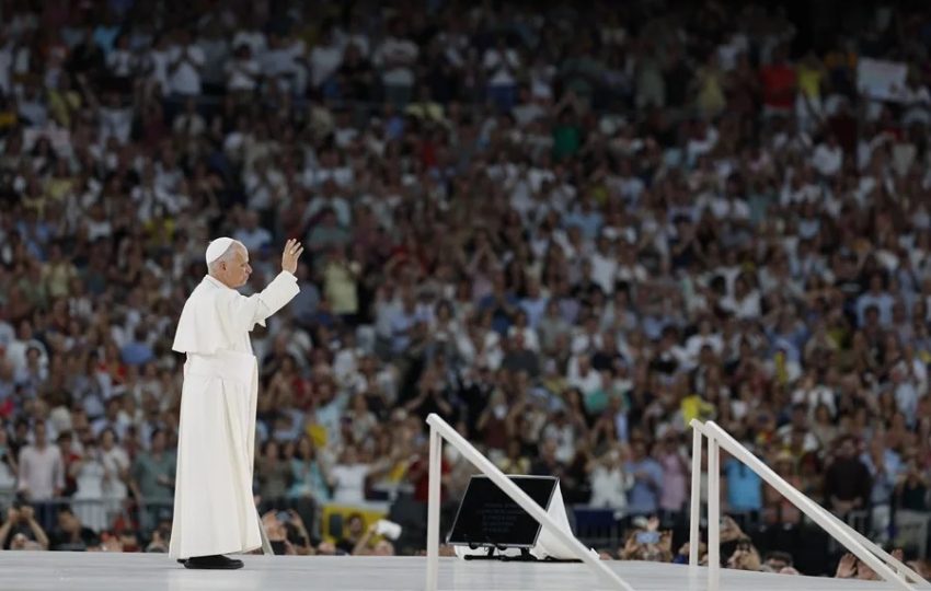 El papa León XIV en el estadio Santiago Bernabéu, en Madrid. Foto: EFE / Ballesteros