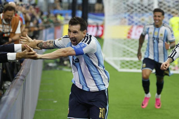 Lionel Messi festega uno de sus goles ante Austria. Foto: EFE