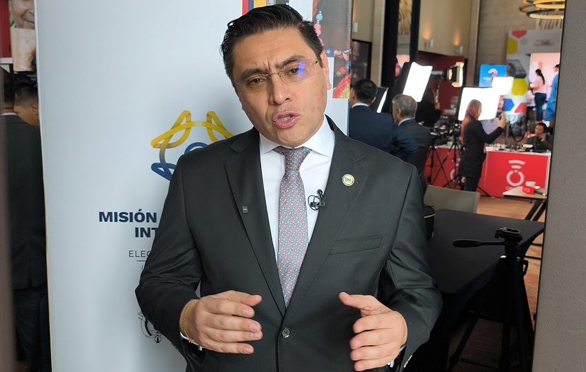  La comisión integrada por los magistrados del CNE será la encargada de revisar las actas.