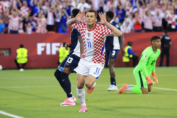 Ante Budimir de Croacia festeja su gol contra Panamá. Foto:EFE
