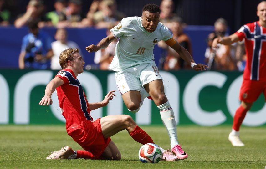 Mbappé sí tuvo acción este viernes. Foto: EFE