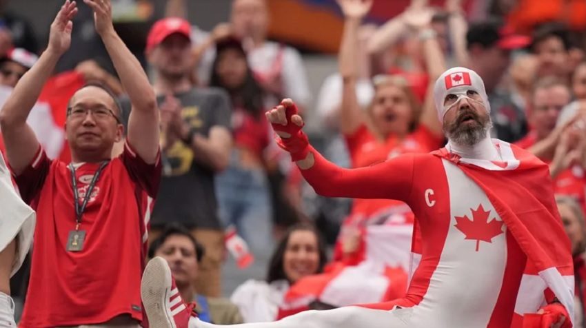 Los aficionados de Canadá animan antes del partido de octavos de final de la Copa Mundial de la FIFA 2026. EFE/EPA/SCOTT STRAZZANTE