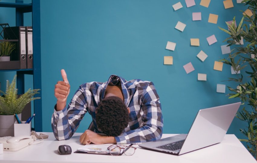 El 'burnout' no llega de repente, sino después de varios 'sí'. Foto: Ilustrativa / Freepik