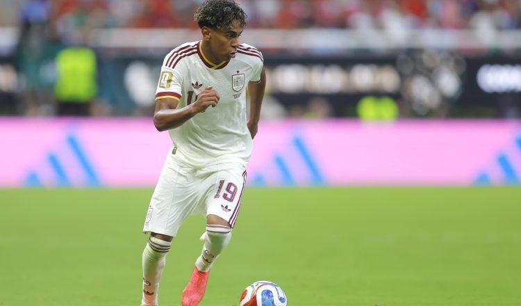 Lamine Yamal es la figura de la selección de España. Foto: EFE