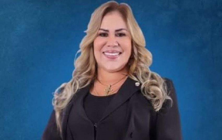 La diputada Shirley Castañedas es miembro del partido Realizando Metas (RM). 