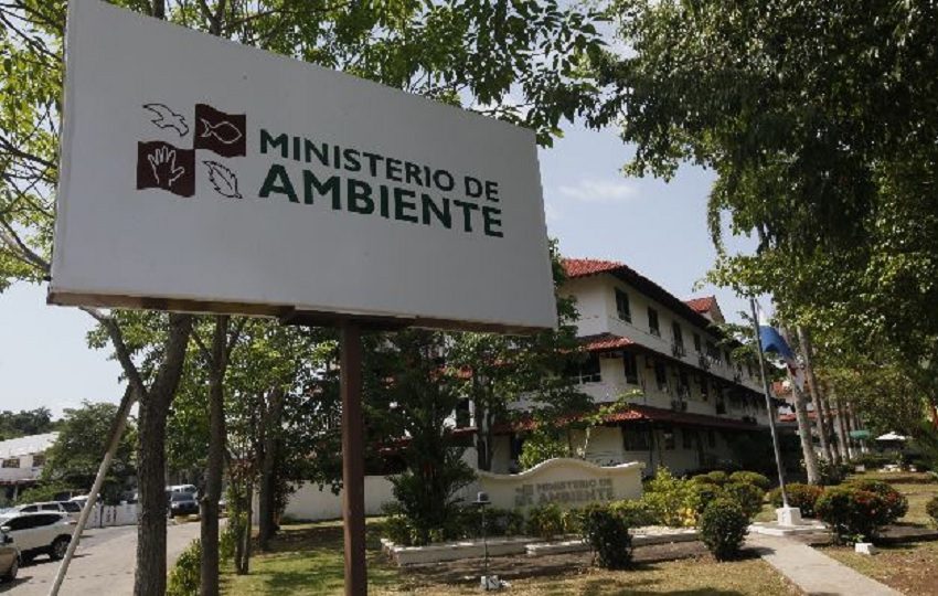 Reforestación y educación ambiental marcan el cierre del Mes de los Recursos Naturales.