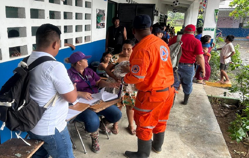 Hasta el momento, unas 486 personas permanecen refugiadas en estos albergues, mientras las autoridades nacionales coordinan el envío de ayuda humanitaria. Foto. Sinaproc