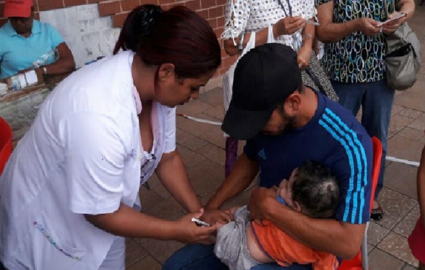 Autoridades de salud refuerzan campañas y  controles de vacunación para prevenir la tos ferina en Panamá. 