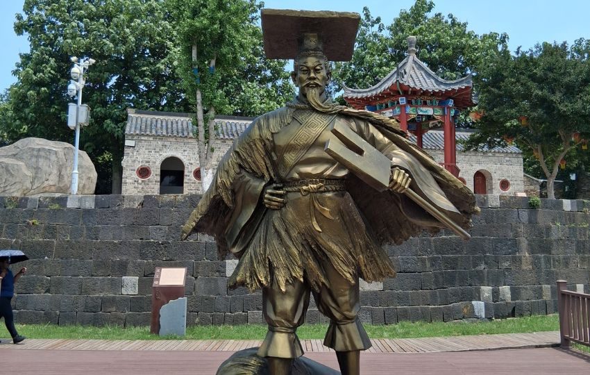 Estatua de Yu el Grande es un héroe mitológico conocido por controlar las inundaciones.