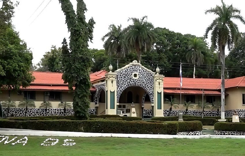 Las autoridades educativas informaron que el reinicio de las clases está previsto para el próximo lunes, siempre que las condiciones sanitarias lo permitan y se evalúe la evolución de los estudiantes afectados. Foto. Thays Domínguez
