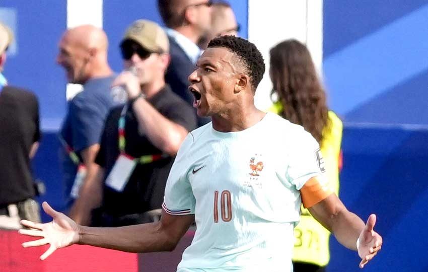Kylian Mbappe celebra un gol durante el partido de cuartos de final del Mundial entre Francia y Marruecos Foto EFE