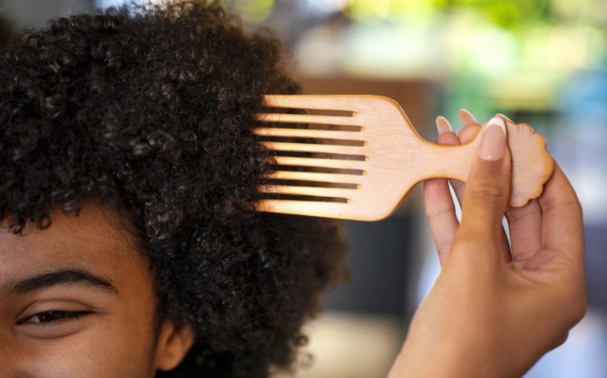 El cabello rizado suele ser más seco que el liso. Foto: Ilustrativa / Freepik