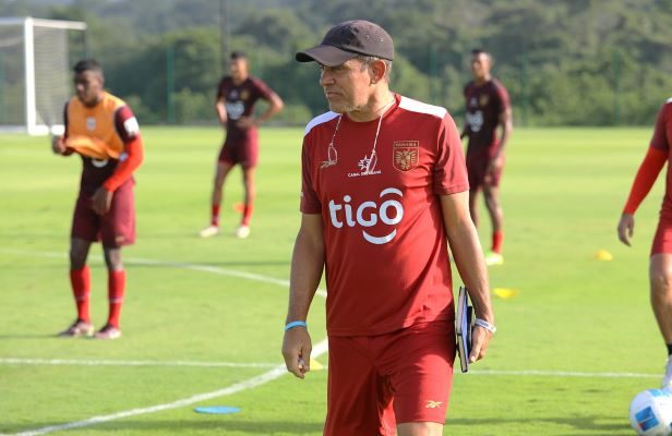 Mike Stump, técnico de la Sub-20. Foto: FPF
