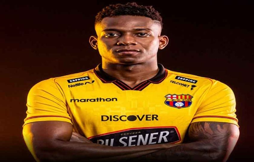 Tomás Rodríguez con la camiseta del equipo ecuatoriano. Foto barcelonasc.com.ec