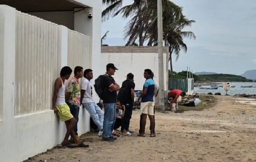 Una avería mecánica en el mango del motor provocó que la embarcación diera vueltas sin control, ocasionando que ambos tripulantes cayeran al mar. Foto. Eric Montenegro